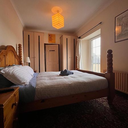 Cashel Town Center Inn Bagian luar foto