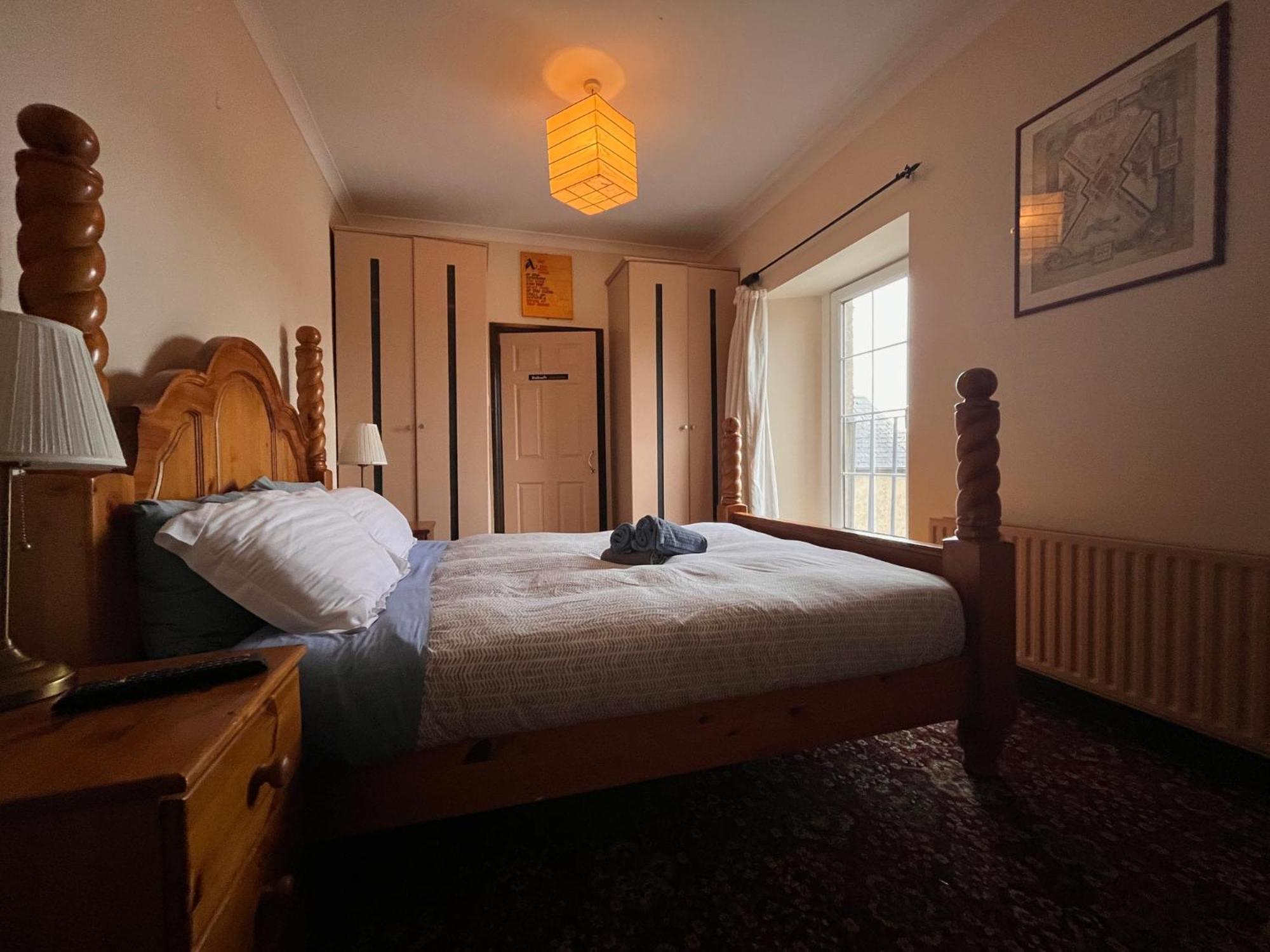 Cashel Town Center Inn Bagian luar foto