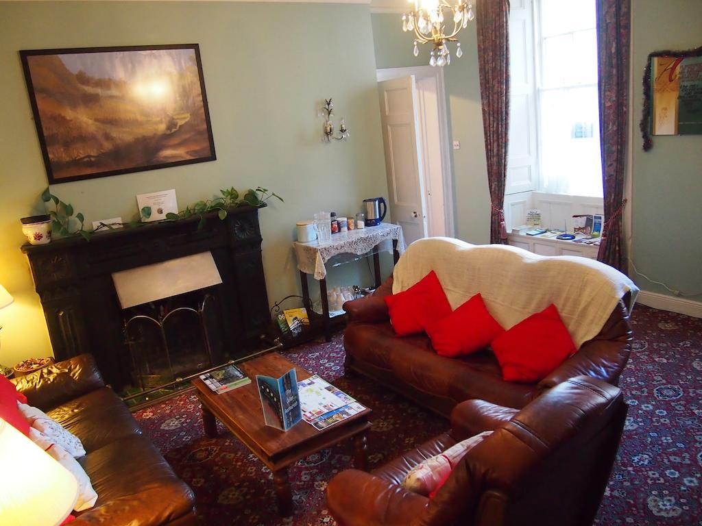 Cashel Town Center Inn Bagian luar foto