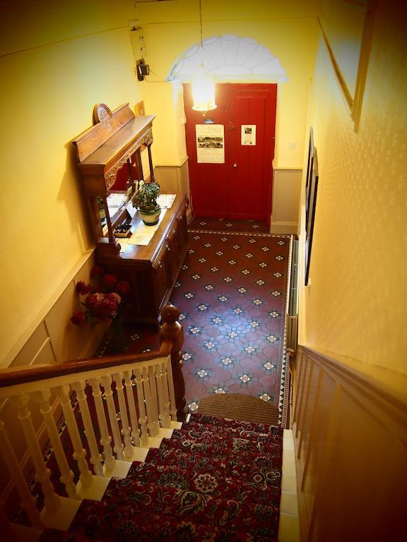 Cashel Town Center Inn Bagian luar foto