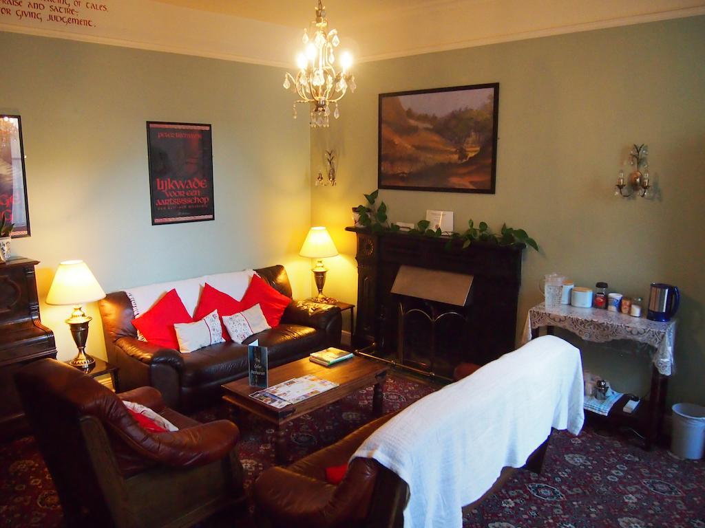 Cashel Town Center Inn Bagian luar foto